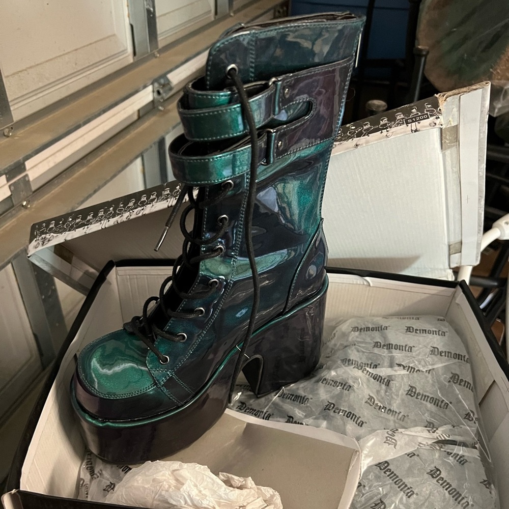 New in box demonia boots